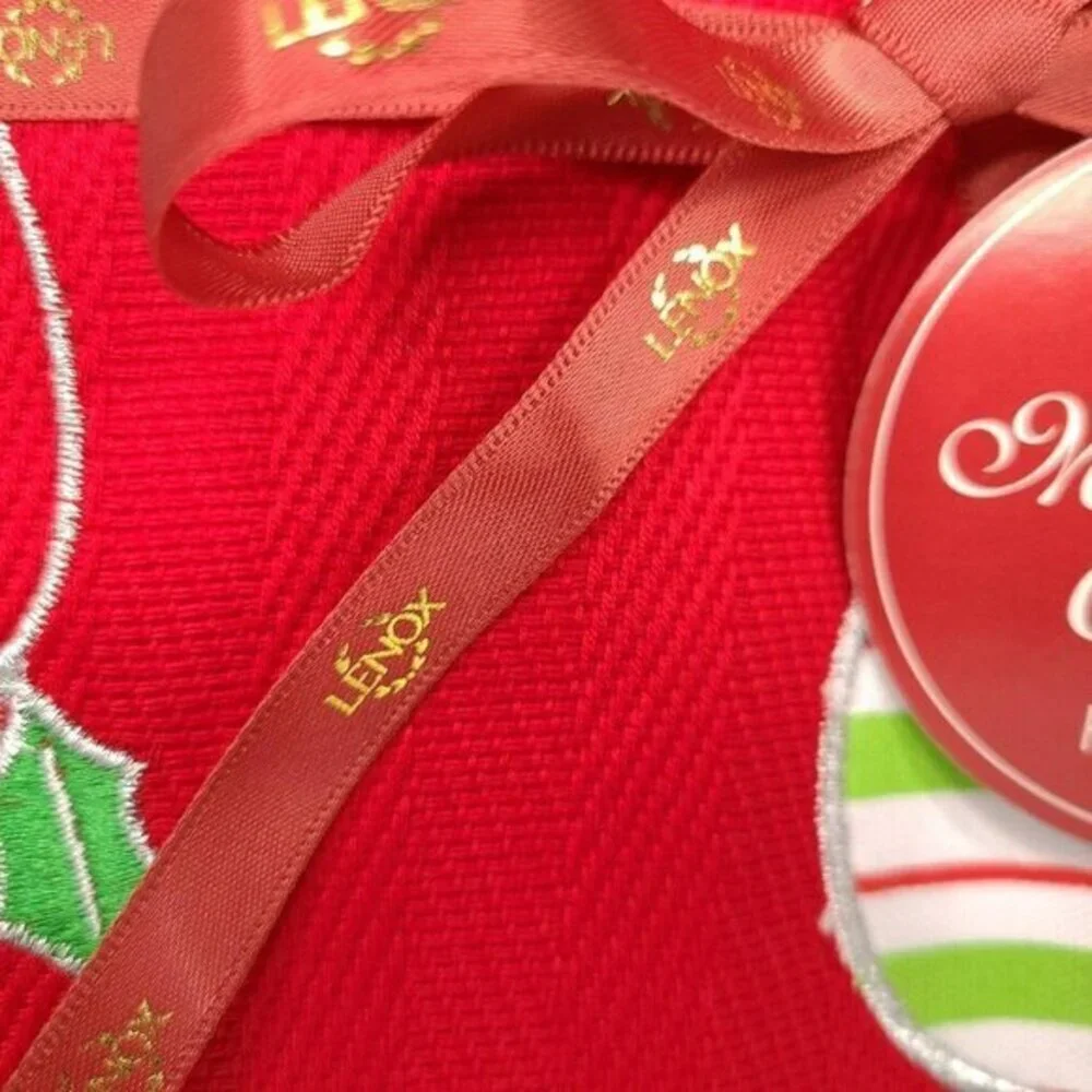 Lenox Placemats Merry‎ And Bright Christmas Ornament Red Set of 4 New in Box